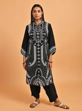 Black Straight Embroidered Kurta with 3/4th Sleeves